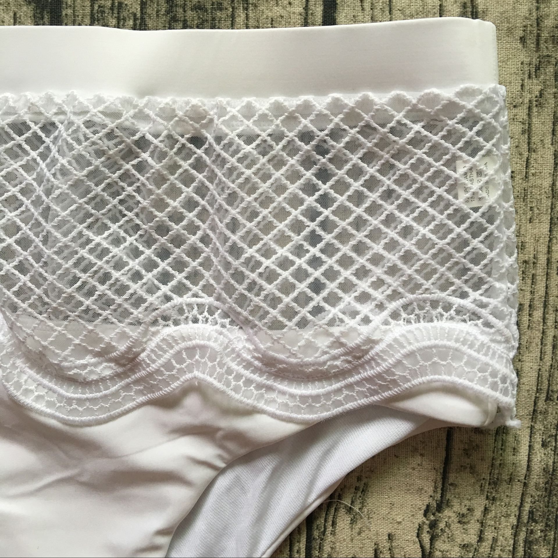 F4665-2White Фигурный кружевной купальник бикини с высокой талией из двух предметов